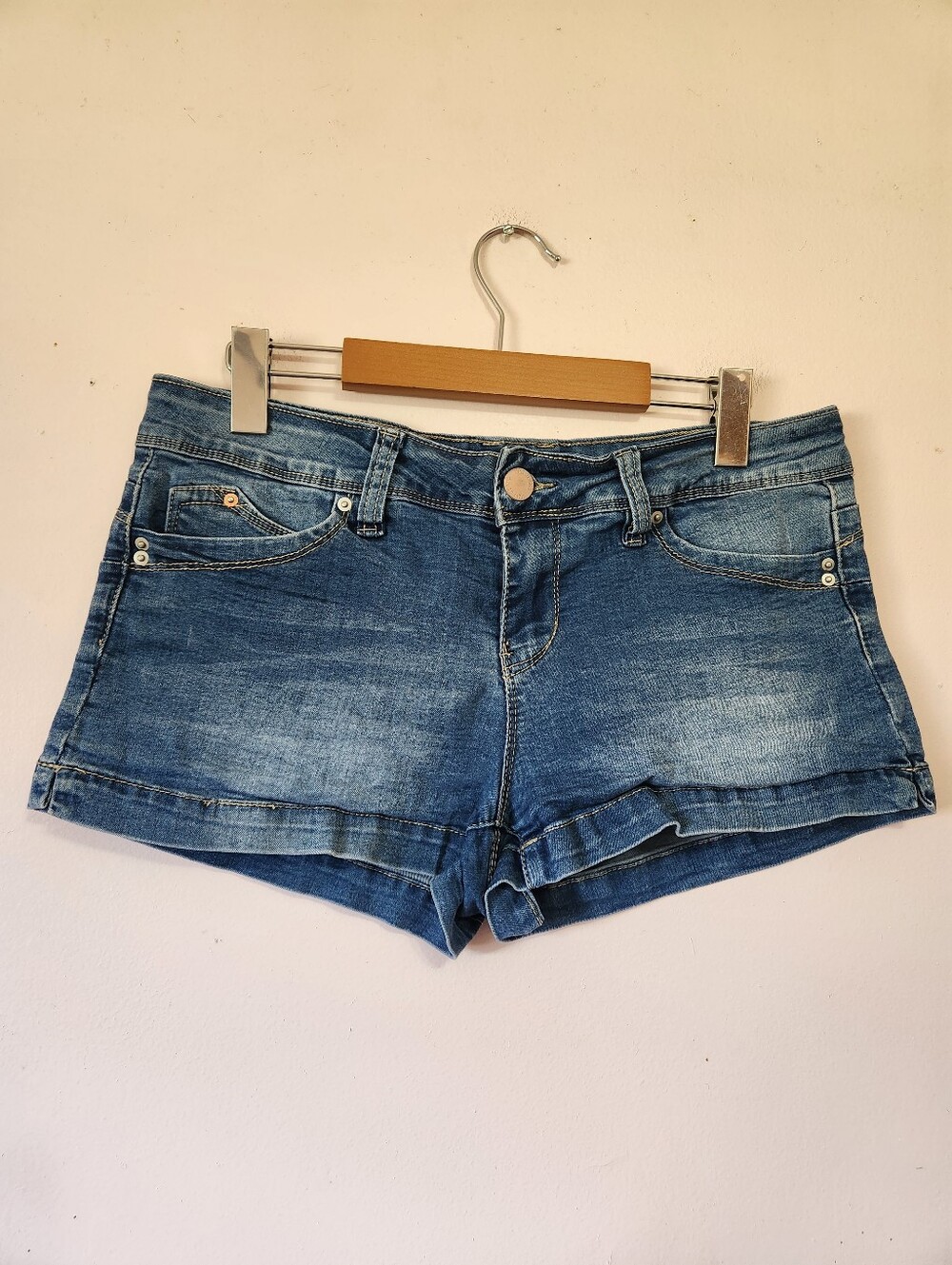 YMI WannaBettaButt? Dark Wash Denim Cuffed Shorts Size 9/29 EUC Mcbling Rodeo